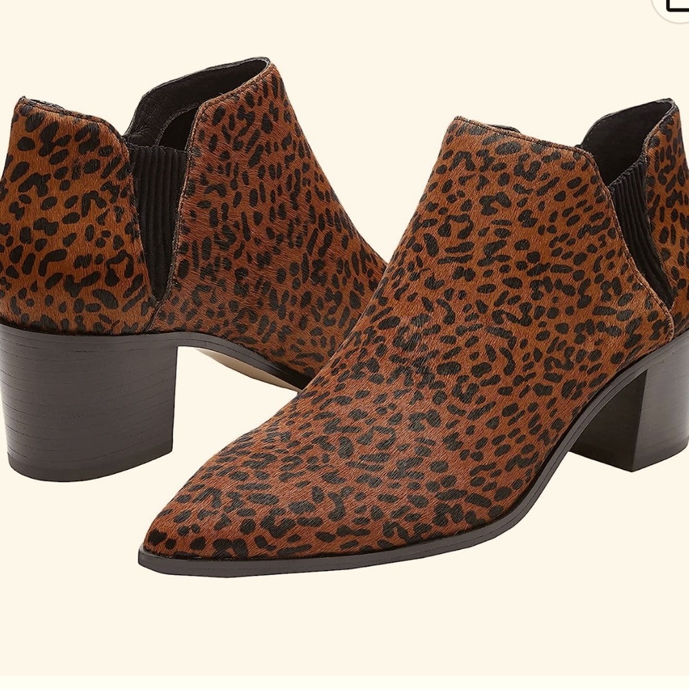 Sanctuary's boots/shoes leopard printed brown, animal prints.block heels.